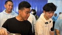 WIS MANGAN menjadi bukti nyata bahwa kolaborasi dari berbagai elemen masyarakat, termasuk dukungan dari tokoh-tokoh seperti Gibran Rakabuming Raka, memberikan inspirasi dan semangat baru dalam upaya kemanusiaan untuk kesejahteraan bersama.