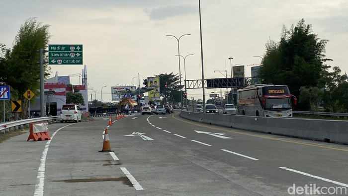 jalur Sarangan setelah exit tol madiun ambil panah Kanan arah Sawahan