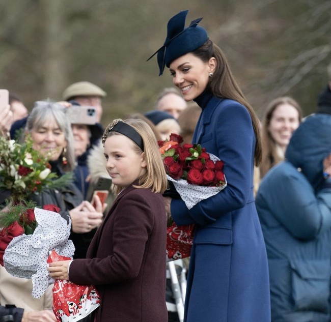 Kate Middleton mengenakan pakaian monokrom biru untuk kebaktian hari Natal di SandringhamFoto: dok. Instagram