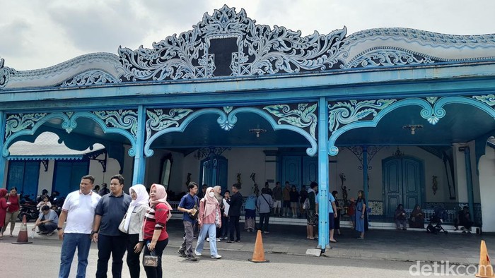 Keraton Solo diserbu wisatawan saat libur Nataru, Selasa (26/12/2023).