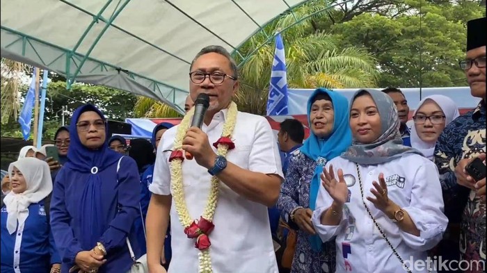 Ketum PAN Zulkifli Hasan di Weleri, Kabupaten Kendal, Jawa Tengah, Selasa (26/12/2023).