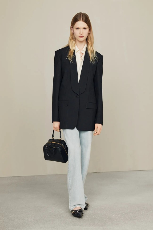 Inilah rancangan busana terbaru Givenchy Pre Fall 2024. Foto: dok. Givenvchy.