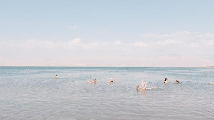 Dead Sea di Asia, wilayah Palestina, Israel, dan Yordania.