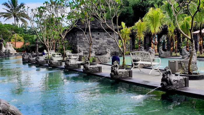 Kolam Renang Aryadita Lembah Tumpang di Malang.