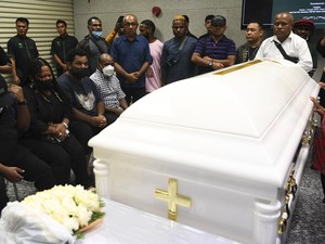 Lukas Enembe Dimakamkan di Halaman Rumahnya di Jayapura Besok