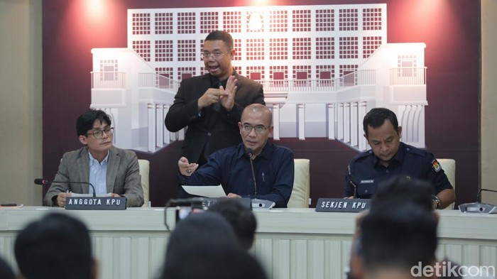 Momen Klarifikasi KPU soal Viral WNI di Taipei Terima Surat Suara Pemilu