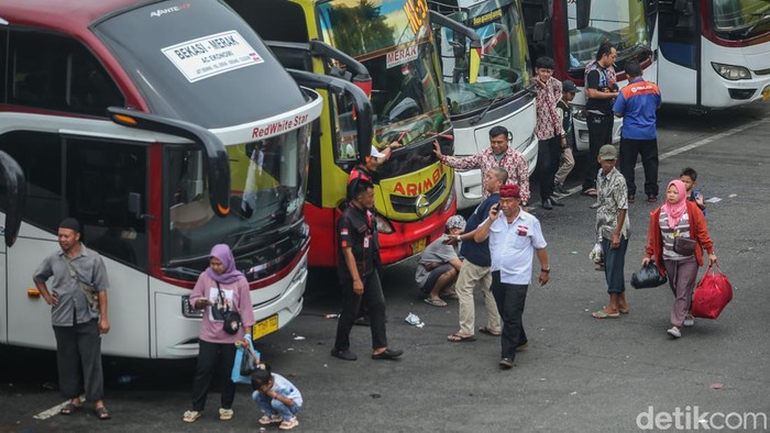 Mudik Nataru Masih Terasa di Terminal Bekasi Mudik Nataru Masih Terasa di Terminal Bekasi