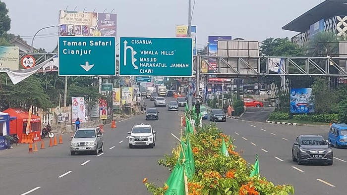 One Way di Puncak Bogor arah Jakarta.