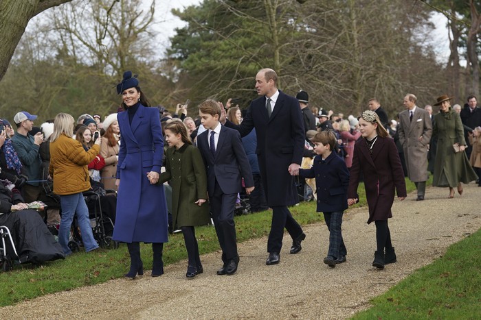 Britains Kate, Princess of Wales, Princess Charlotte, Prince George, William, the Prince of Wales, Prince Louis and Mia Tindall arrive to attend the Christmas day service at St Mary Magdalene Church in Sandringham in Norfolk, England, Monday, Dec. 25, 2023.(AP Photo/Kin Cheung)