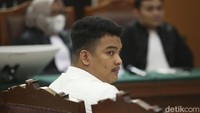 Selain itu, Mario Dandy dan dua terdakwa lain, Shane Lukas serta AG (15), dituntut membayar restitusi atau ganti rugi terhadap David sebesar Rp 120 miliar. Jika tak dibayar, maka diganti dengan hukuman 7 tahun penjara. Rifkianto Nugroho/detikcom
