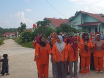 Rejeki Nomplok, Tukang Sapu di Prabumulih Dapat Rumah Gratis Lengkap dengan Jalan Lingkungan