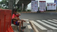 Tak hanya itu ada pula visi dan misi dari setiap Paslon dan partai pengusung, dengan adanya baliho besar ini diharapkan warga antusias untuk datang ke TPS setempat pada 14 Februari 2024 mendatang.