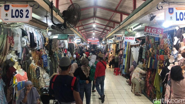 Suasana di Pasar Beringharjo, Jogja, Selasa (26/12/2023).