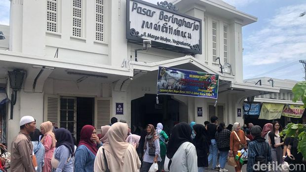 Suasana di Pasar Beringharjo, Jogja, Selasa (26/12/2023).