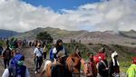 Ribuan Wisatawan Kunjungi Gunung Bromo saat Libur Nataru
