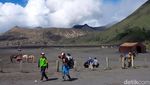 Ribuan Wisatawan Kunjungi Gunung Bromo saat Libur Nataru