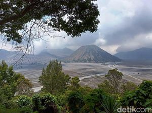 Ribuan Wisatawan Kunjungi Gunung Bromo saat Libur Nataru
