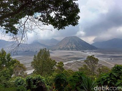 Ribuan Wisatawan Kunjungi Gunung Bromo saat Libur Nataru