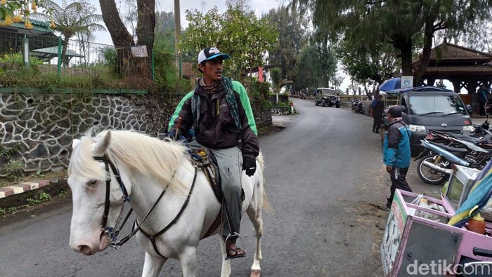 Suasana Libur Nataru 2023 di Gunung Bromo Sejumlah aktivits pengunjung wisata saat liburan Nataru di Gunung Bromo, Selasa (26/12/2023).