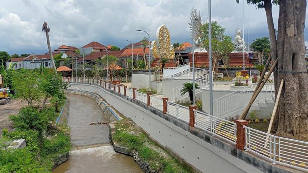 Kali kecil di tepi Taman Dalung, Selasa (26/12/2023).