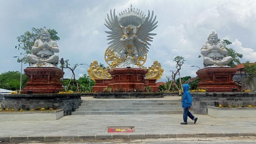 Patung Jatayu di Taman Dalung, Badung, Bali, Selasa (26/12/2023).