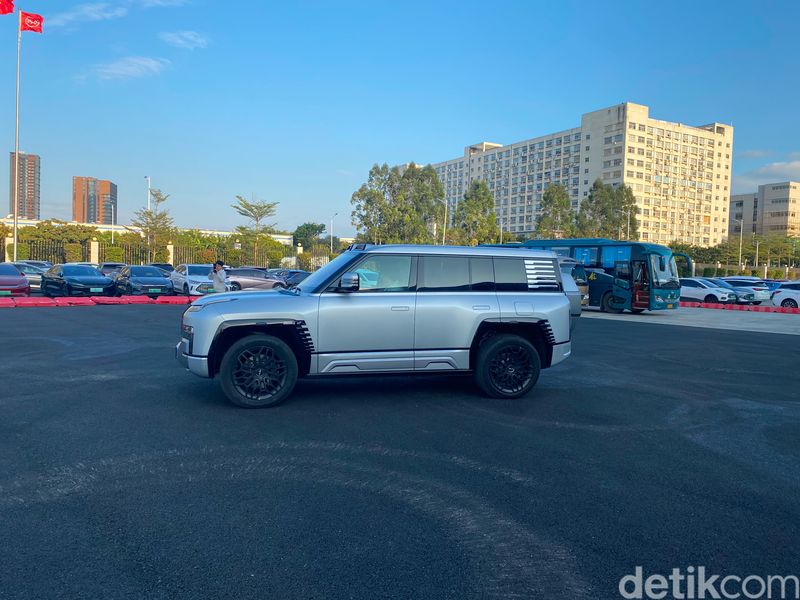 Yangwang U8