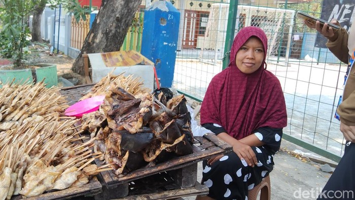 Zuroidah, pengepul ikan yang jual 1 kuintal ikan asap di Kenjeran Surabaya