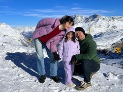 7 Potret Hangat dan Ceria Artis Indonesia Rayakan Natal 2023 di Luar Negeri