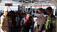 Pemudik dari Kepulauan Riau yang akan merayakan Tahun Baru 2024 di kampung halamannya dan warga asing yang akan mengisi waktu libur akhir tahun di tanah air mulai berdatangan ke Pelabuhan Dumai yang merupakan tempat transit.