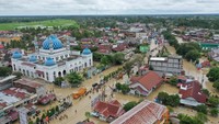 Foto udara pemukiman penduduk yang terendam banjir di Lhoksukon, Aceh Utara, Aceh, Selasa. (Foto: ANTARA FOTO/Mirza Baihaqie)