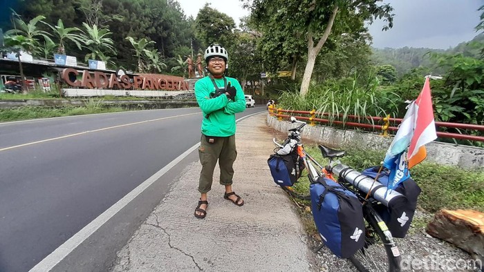 Cak Irul saat tiba di Cadas Pangeran, Sumedang.