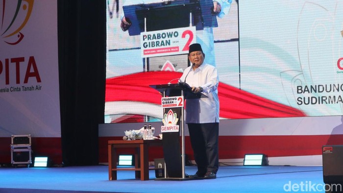 Calon Presiden nomor urut 2 Prabowo Subianto menghadiri deklarasi nasional Gerakan Muslim Persatuan Indonesia Cinta Tanah Air (Gempita) di Kota Bandung, Rabu (27/12/2023).