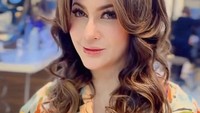 Terkenal dengan perannya sebagai Jinny di sinetron Jinny Oh Jinny, Diana Pungky mendapat banyak pujian karena tetap awet muda di usia 49 tahun. Foto: Instagram @_dianapungky_