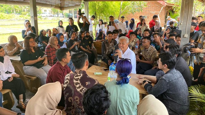 Capres nomor urut 03 Ganjar Pranowo bertemu dengan gen Z, milenial dan para influencer dalam rangkaian kampanyenya di Jawa Tengah