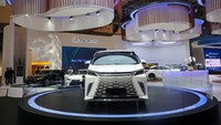 Lexus LM juga diluncurkan tahun ini. Tak hanya itu Lexus RZ 450e juga menjadi mobil baru yang diluncurkan tahun ini. Grandyos Zafna/detikcom.