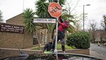 Detik-detik Karya Seni Banksy Dukung Palestina Dicuri di Inggris