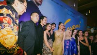 Elvira mengatakan beradu peran dengan Acha Septriasa memiliki tantangannya tersendiri karena Acha lebih senior dalam dunia perfilman. Ia mengaku senang akhirnya memiliki project yang sama dengan Acha.
