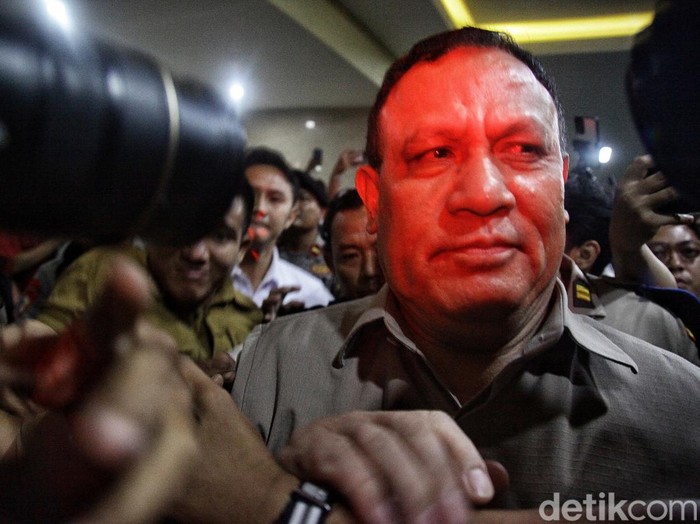 Ketua nonaktif KPK Firli Bahuri telah selesai diperiksa terkait kasus dugaan pemerasan eks Mentan Syahrul Yasin Limpo (SYL) di Bareskrim Polri, Rabu (27/12/2023). Dia tak mengeluarkan sepatah kata pun setelah menjalani pemeriksaan 11 jam.