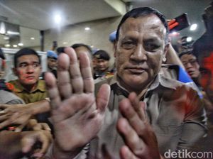 Pengacara Bantah Firli Bocorkan OTT Harun-Hasto: Saat Itu Beliau di Luar Kota