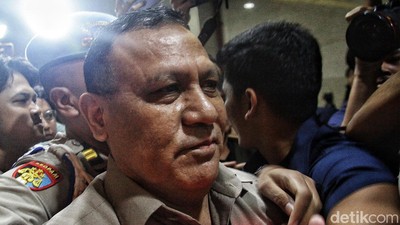 Firli Bungkam Usai Diperiksa 11 Jam di Bareskrim