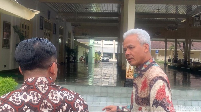 Ganjar Pranowo tiba di kantor Gubernur DIY, Kompleks Kepatihan, Kota Jogja, Rabu (27/12/2023) sore.