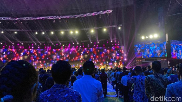 Jemaat nasional mulai memadati Gereja Bethany jelang Natal Nasional 2023 yang akan dikunjungi Presiden Joko Widodo, Rabu (27/12/2023)