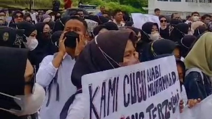 Guru honorer Kerinci jalankan aksi demo pertanyakan soal hasil PPPK yang janggal.