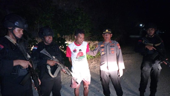 Pelaku pembacokan saat diamankan polisi. (Dok. Istimewa)