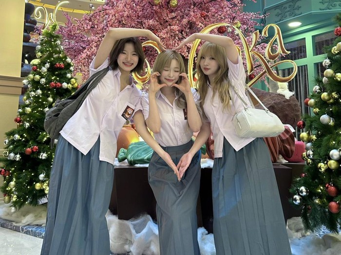 Heboh Grup KPop Billlie Pakai Seragam SMA, Jalan-jalan di Jakarta