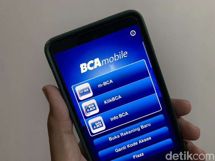 Ilustrasi aplikasi mobile banking m-BCA.