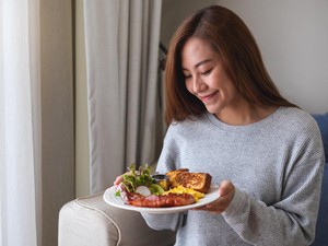 Sering Lapar di Jam 11 Siang? Ahli Gizi Ungkap Kesalahan Saat Sarapan