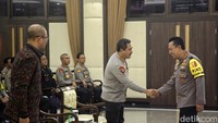 Kapolri Jenderal Listyo Sigit Prabowo menyampaikan sejumlah strategi untuk mengamankan Pemilu 2024. Jenderal Sigit mengatakan salah satu upayanya adalah Polri menggelar Operasi Mantap Brata hingga Operasi Nusantara Cooling System. 