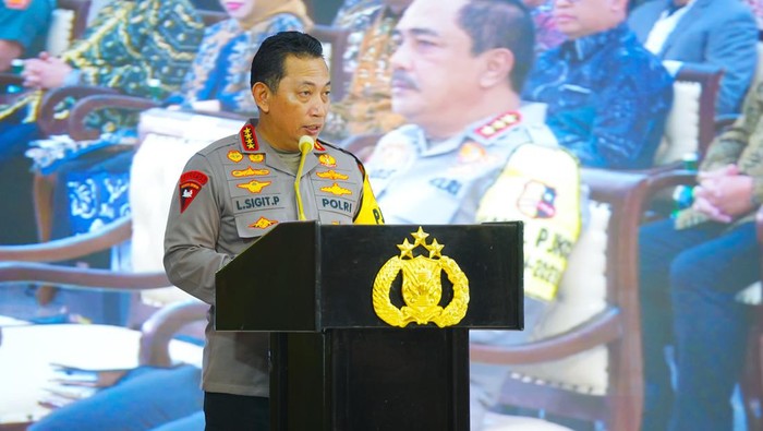 Kapolri Jenderal Listyo Sigit Prabowo menerapkan apresiasi bagi personel Polri yang membuat harum nama institusi, salah satunya ialah Hoegeng Awards (dok Polri)