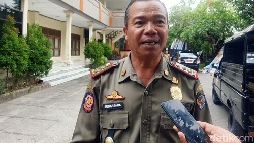 Kepala Bidang Ketertiban Umum dan Ketenteraman Masyarakat Satpol PP Kota Denpasar Nyoman Sudarsana saat ditemui Senin (27/11/2023).